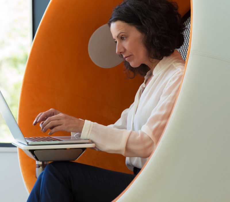 businesswoman-working-virtual-reality-studio